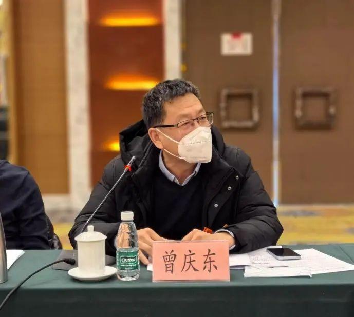 中国建筑材料联合会会员服务部主任曾庆东发言