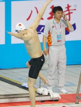 全运会闹剧,全运会再演闹剧,孙杨鞠躬掉泳池