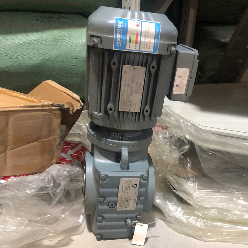 瓶输送电机减速箱1-SA67DRE90M4-1.1KW.jpg 瓶输送电机减速箱1-SA67DRE90M4-1.1KW.jpg