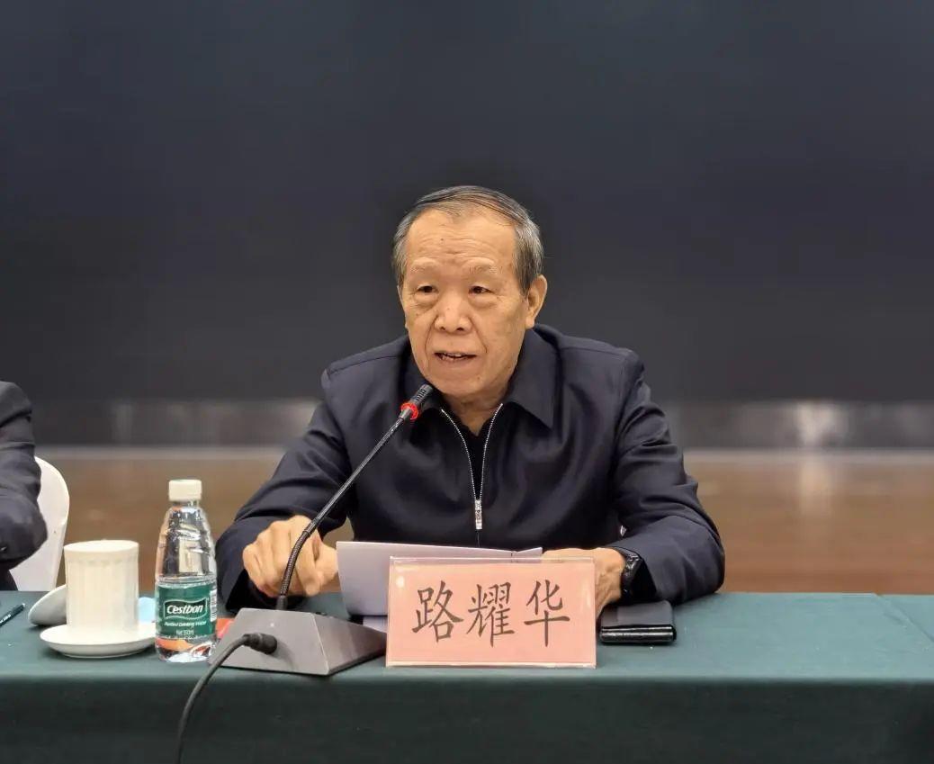△中国工业大奖工作委主任路耀华讲话 △中国工业大奖工作委主任路耀华讲话