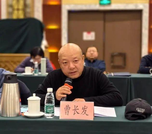△宁夏企业和企业家联合会办公室主任曹长发发言 △宁夏企业和企业家联合会办公室主任曹长发发言