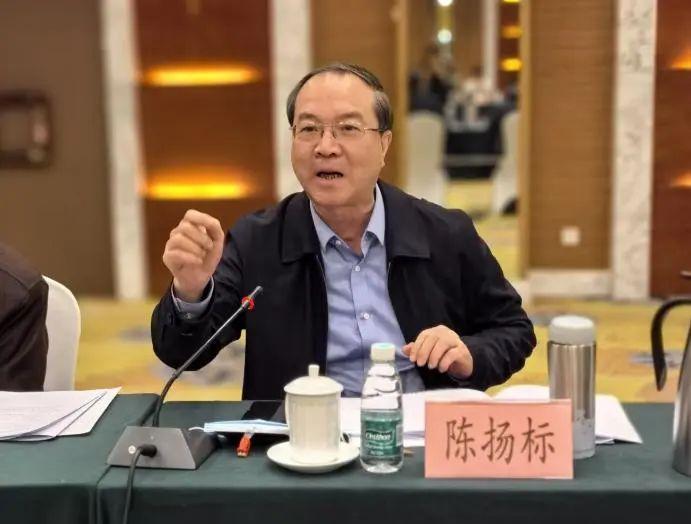 △福建省企业与企业家联合会执行副会长陈扬标发言 △福建省企业与企业家联合会执行副会长陈扬标发言