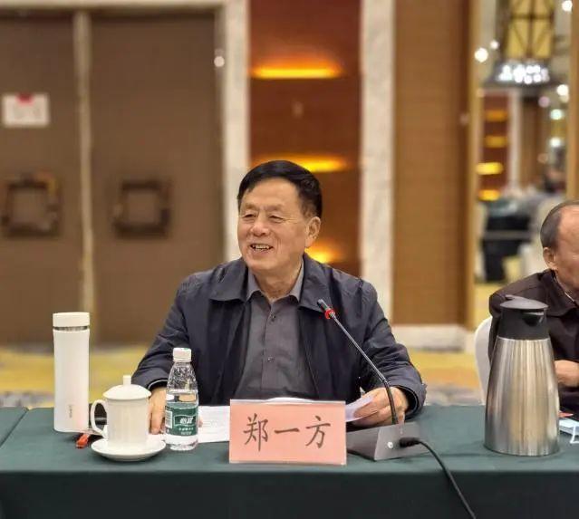 △浙江省工业经济联合会常务副会长兼秘书长郑一方发言 △浙江省工业经济联合会常务副会长兼秘书长郑一方发言